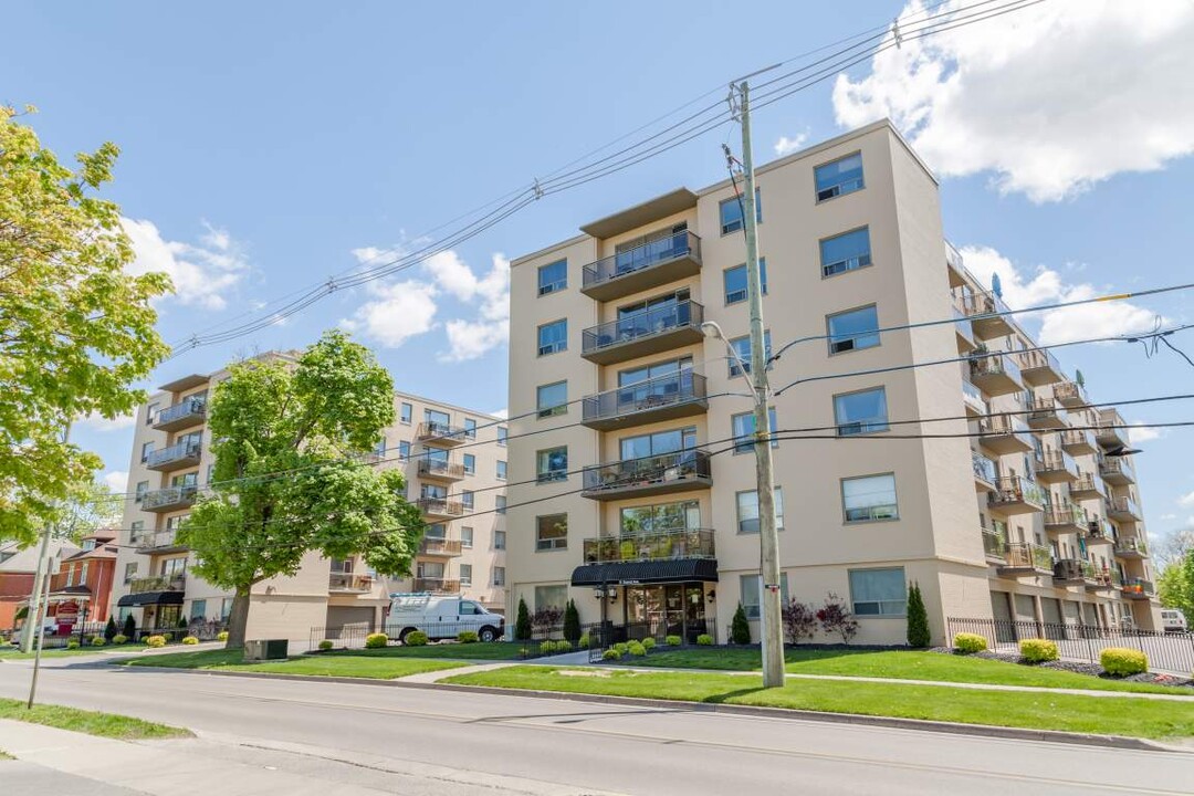 South Grand Apartments in London, ON - Building Photo