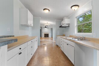 3756 Hickory Ln in Willis, TX - Building Photo - Building Photo