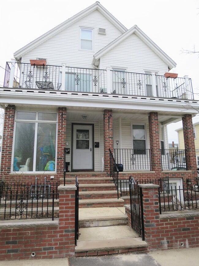 7 Wareham St in Medford, MA - Building Photo - Building Photo