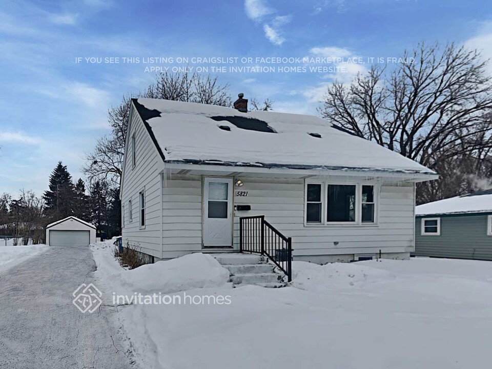 5821 Ewing Ave N in Brooklyn Center, MN - Building Photo