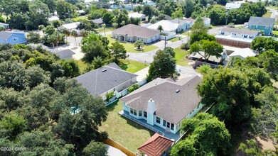 20756 West End Dr in Panama City Beach, FL - Foto de edificio - Building Photo