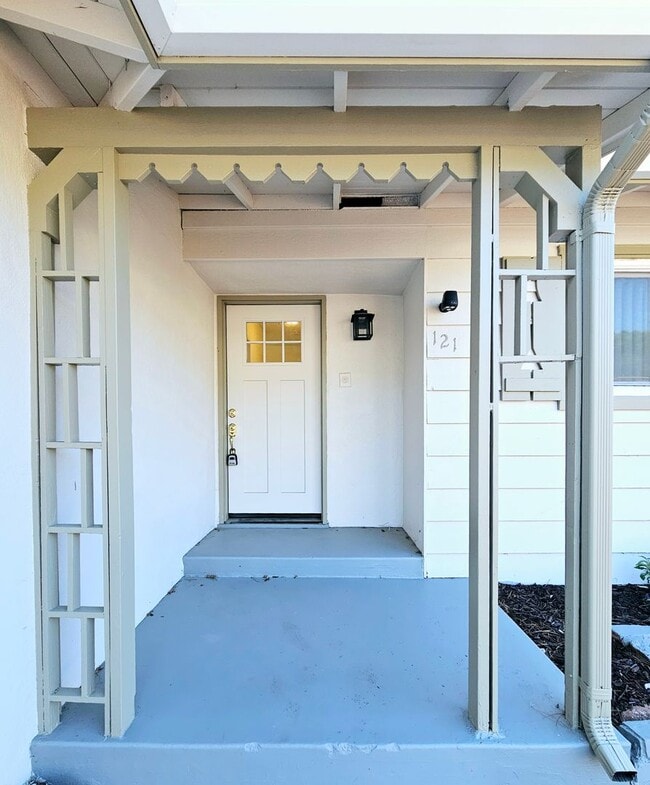 121 Camellia Ct in San Bruno, CA - Foto de edificio - Building Photo