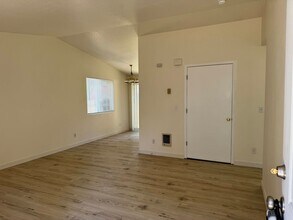 5126 SE Henry St in Portland, OR - Building Photo - Building Photo