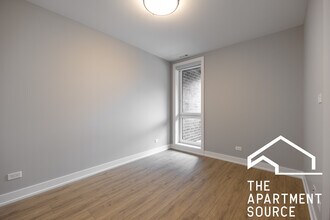 2354 W Polk St, Unit 301 in Chicago, IL - Building Photo - Building Photo