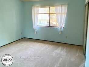 7520 Mercedes Way in Rohnert Park, CA - Building Photo - Building Photo