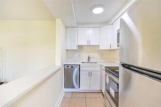 391 SE 19th Ave in Pompano Beach, FL - Building Photo - Building Photo