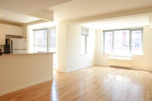 160 W 22nd St in New York, NY - Building Photo