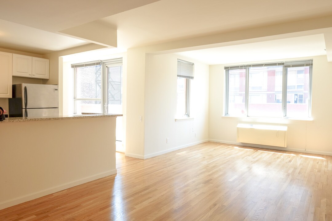 160 W 22nd St in New York, NY - Building Photo