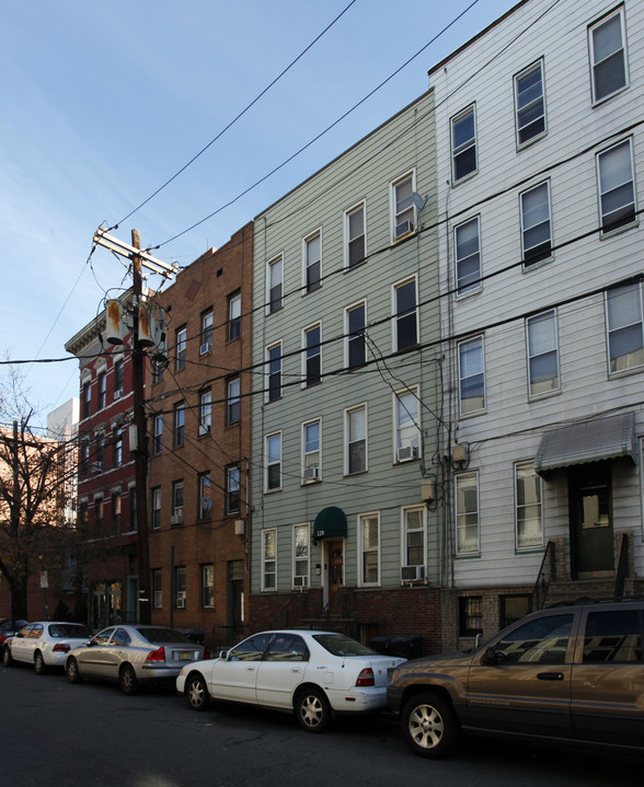 229 Clinton St in Hoboken, NJ - Building Photo