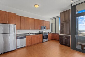 235 W Van Buren St in Chicago, IL - Building Photo - Building Photo