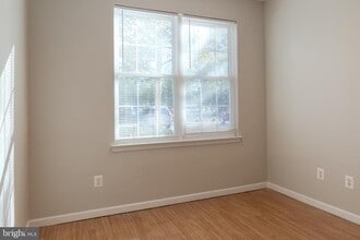 42806 Smallwood Terrace in Chantilly, VA - Building Photo - Building Photo
