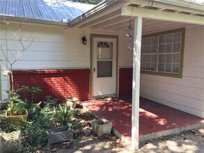 1124 Reagan Terrace in Austin, TX - Foto de edificio - Building Photo