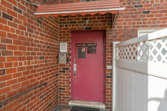Penbrook House in Lynbrook, NY - Building Photo - Building Photo