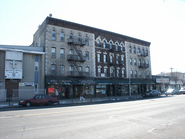 548 Avenue C in Bayonne, NJ - Foto de edificio - Building Photo