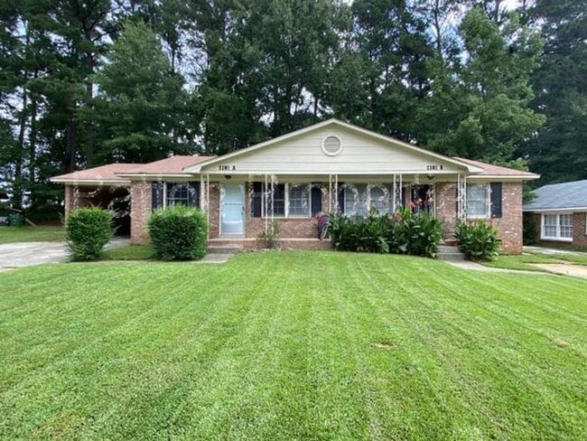 property at 2201 Apple Valley Rd