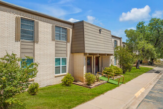 Deep Creek Apartments in Snyder, TX - Building Photo - Building Photo