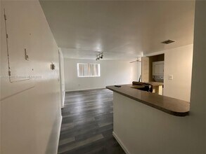 9877 Nob Hill Ct in Sunrise, FL - Building Photo - Building Photo