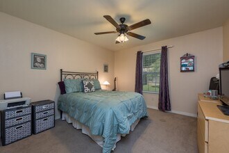 Beautiful Duplex with 5 Bed, 4 Bath Right in College Station, TX - Building Photo - Building Photo