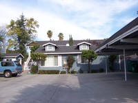 338 E Washington Ave in Escondido, CA - Foto de edificio - Building Photo