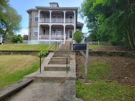 11 Trenton St, Unit Bellingham 1st floor in Bellingham, MA - Building Photo