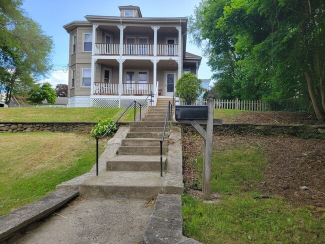 11 Trenton St, Unit Bellingham 1st floor, Unit Bellingham 1st floor