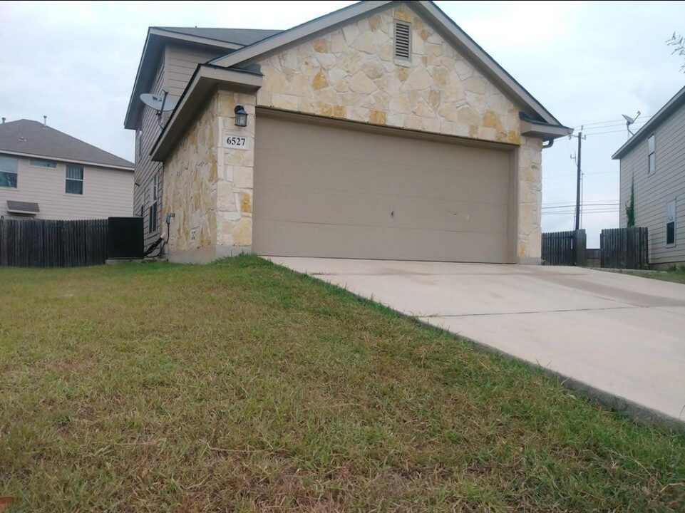 6527 Candlearch Cir in San Antonio, TX - Building Photo