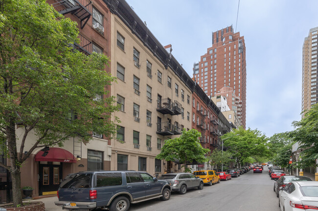 226 E 95th St in New York, NY - Foto de edificio - Building Photo