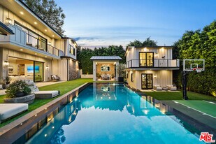 15645 Woodvale Rd in Los Angeles, CA - Building Photo