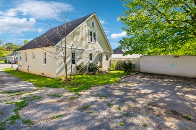 110 Warren St in McMinnville, TN - Building Photo - Building Photo