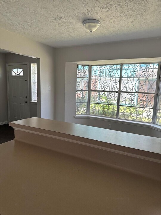 13511 Castilian Dr in Houston, TX - Building Photo