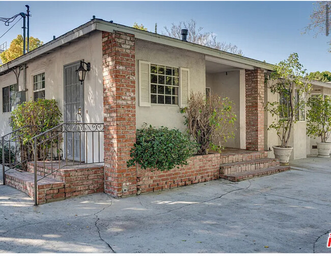 4833 Alcove Ave in Los Angeles, CA - Building Photo - Building Photo