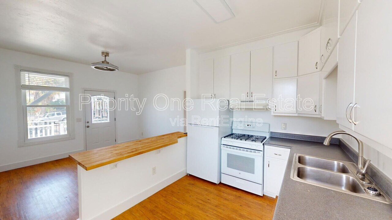 1931 J St in San Diego, CA - Building Photo