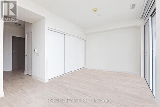 27-15127 Bathurst St in Toronto, ON - Building Photo - Building Photo