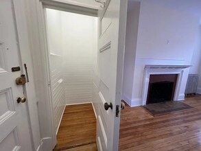 2 Ware St, Unit 111 in Cambridge, MA - Foto de edificio - Building Photo