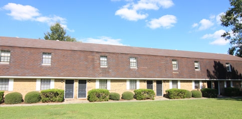 Cedar Court in Greenville, NC - Building Photo