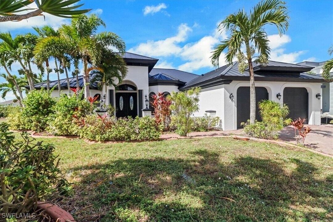 506 NW 32nd Pl in Cape Coral, FL - Building Photo