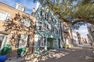 12 Elliott St in Charleston, SC - Building Photo