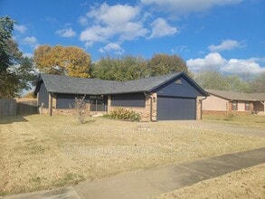 2100 W Honolulu St in Broken Arrow, OK - Building Photo - Building Photo