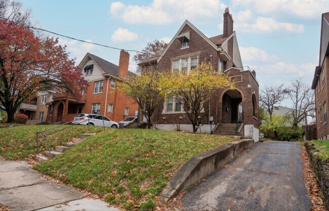 834 Hermosa Ave in Cincinnati, OH - Foto de edificio - Building Photo