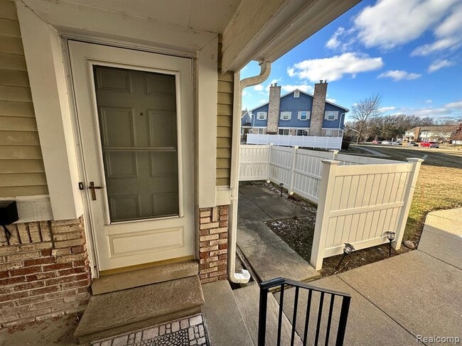 20923 W Glen Haven Cir in Northville, MI - Building Photo - Building Photo