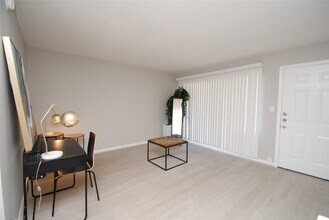 2515 Yoakum Blvd in Houston, TX - Building Photo - Building Photo