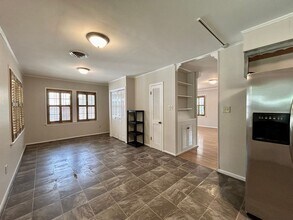 4411/4411.5-44115 Poplar St in Baton Rouge, LA - Foto de edificio - Building Photo