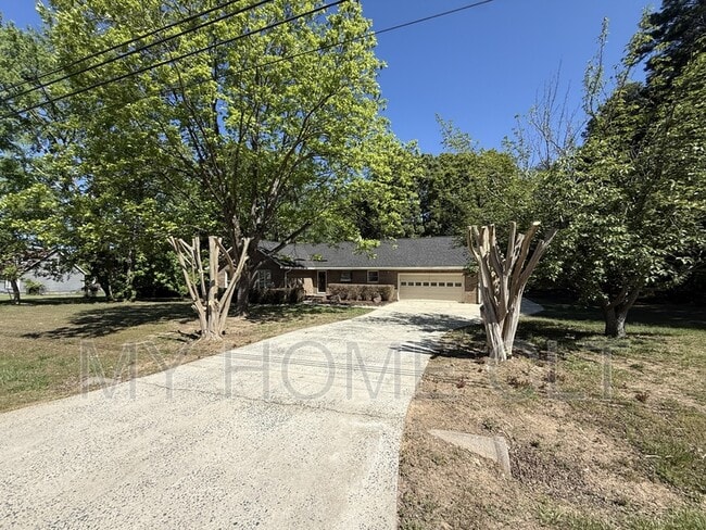 4501 Mountain Island Dr in Charlotte, NC - Building Photo - Building Photo