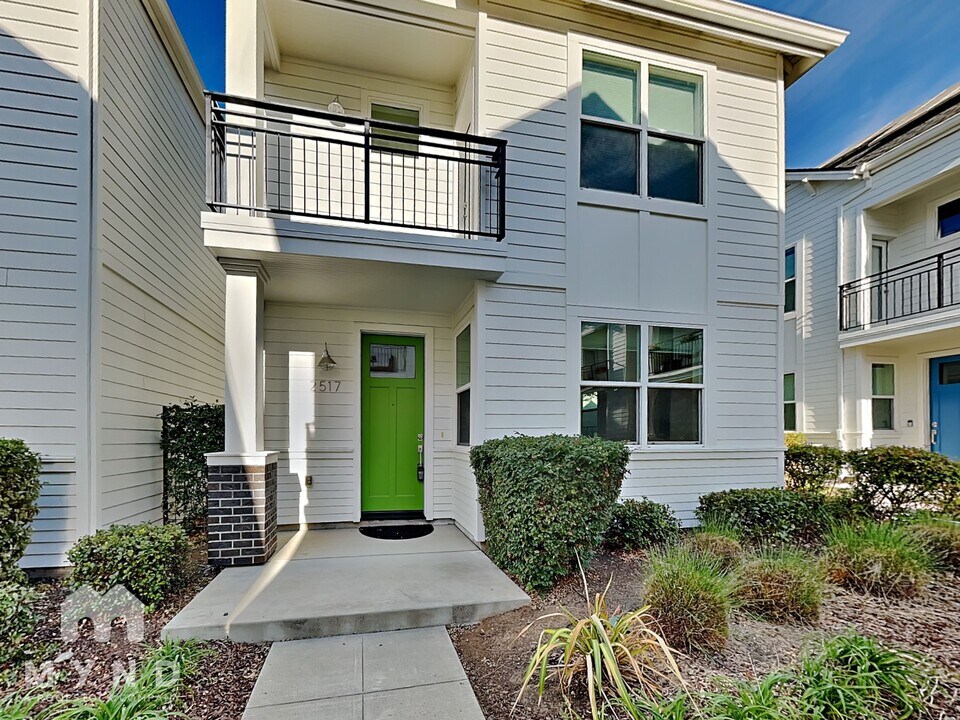 2517 Rice Alley in Sacramento, CA - Building Photo