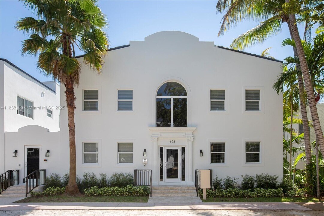 624 Santander Ave in Coral Gables, FL - Building Photo