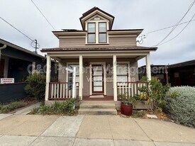 138 17th St in Pacific Grove, CA - Building Photo