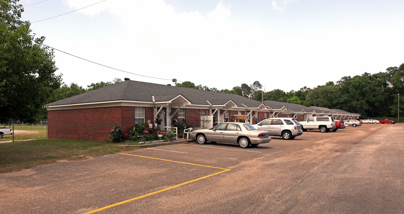 Oak Breeze Apartments in Saraland, AL - Building Photo