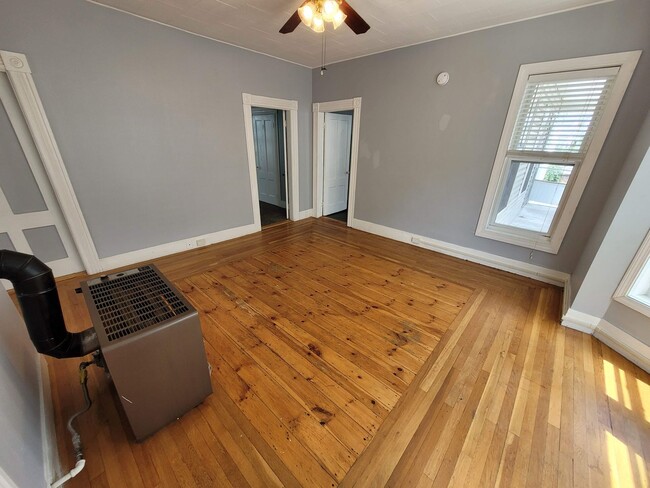 145 Pine St in Manchester, NH - Building Photo - Building Photo