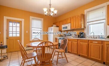 16 Fisher Ave in Boston, MA - Building Photo - Building Photo