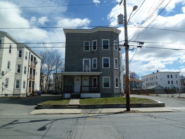 162 3rd St in Leominster, MA - Building Photo